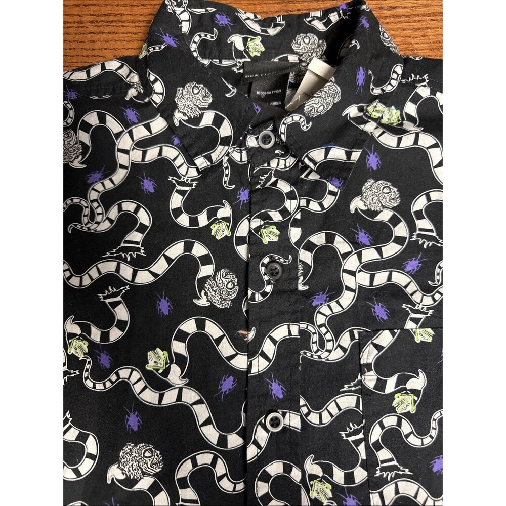 WB Officially licensed NWT Beetlejuice Snake  print button-down shirt XS  Black